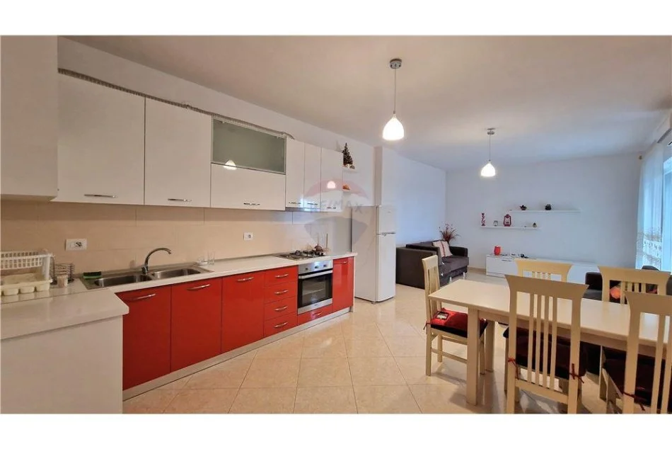 Vlore, shitet apartament 1+1+Ballkon Kati 3, 90 m² 160.000 € (Lungomare)