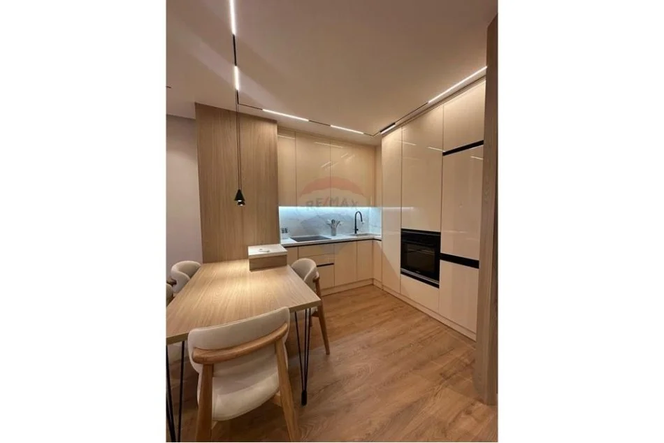 Tirane, jepet me qera apartament 1+1 Kati 3, 70 m² 550 € (Pallati me Shigjeta)