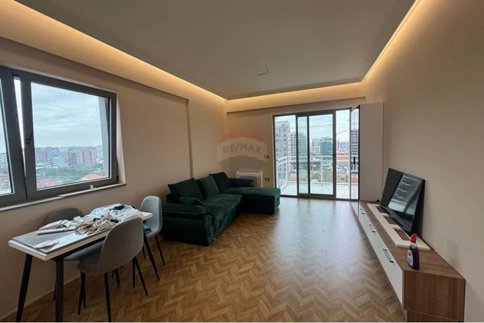 Tirane, jepet me qera 2+1+Ballkon Kati 6, 115 m² 700 € (Fusha e Aviacionit)