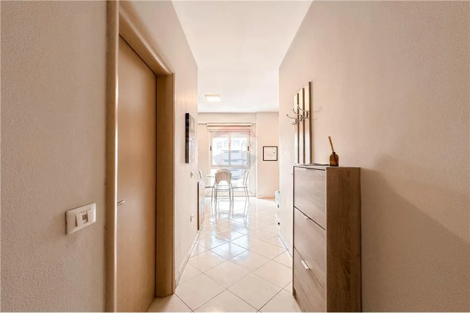 Tirane, jepet me qera apartament 1+1 Kati 8, 67 m² 600 € (Kompleksi Delijorgji)