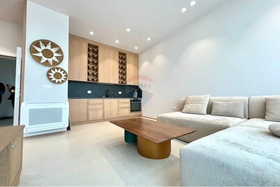 Vlore, shitet apartament 1+1+Ballkon Kati 2, 57 m² 185.000 € (Lungomare)