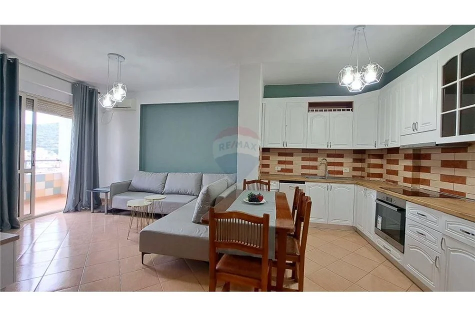 Vlore, jepet me qera apartament 1+1+Ballkon Kati 3, 75 m² 370 € (Lungomare)