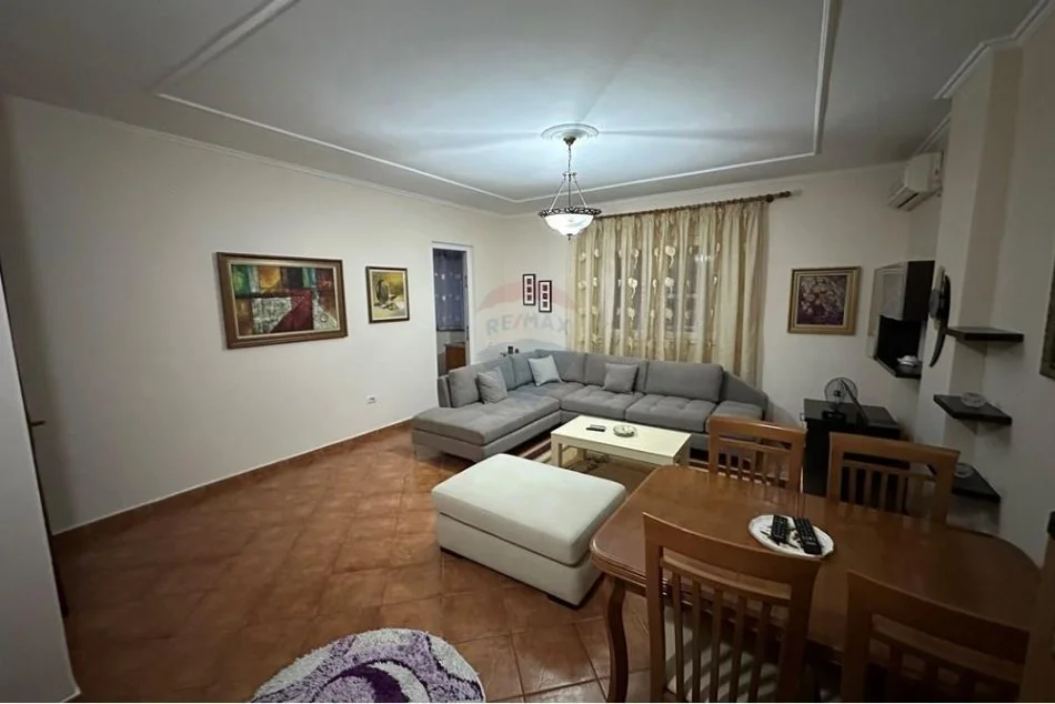 Tirane, jepet me qera apartament 2+1 Kati 4, 105 m² 550 € (Ali Demi)