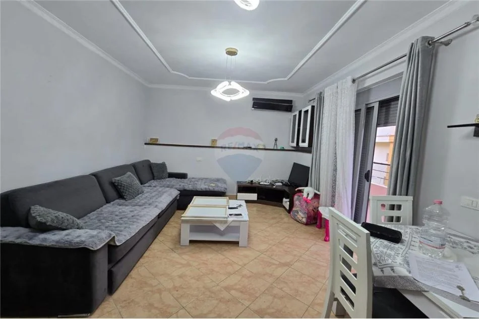 Vlore, shitet apartament 1+1+Ballkon Kati 7, 91 m² (Lungomare)
