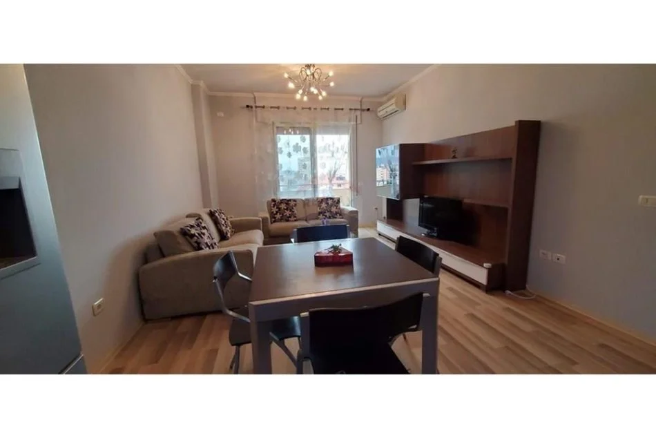 Tirane, jepet me qera 1+1+Ballkon Kati 8, 72 m² 650 € (Rruga Qemal Stafa, Pazari i Ri)