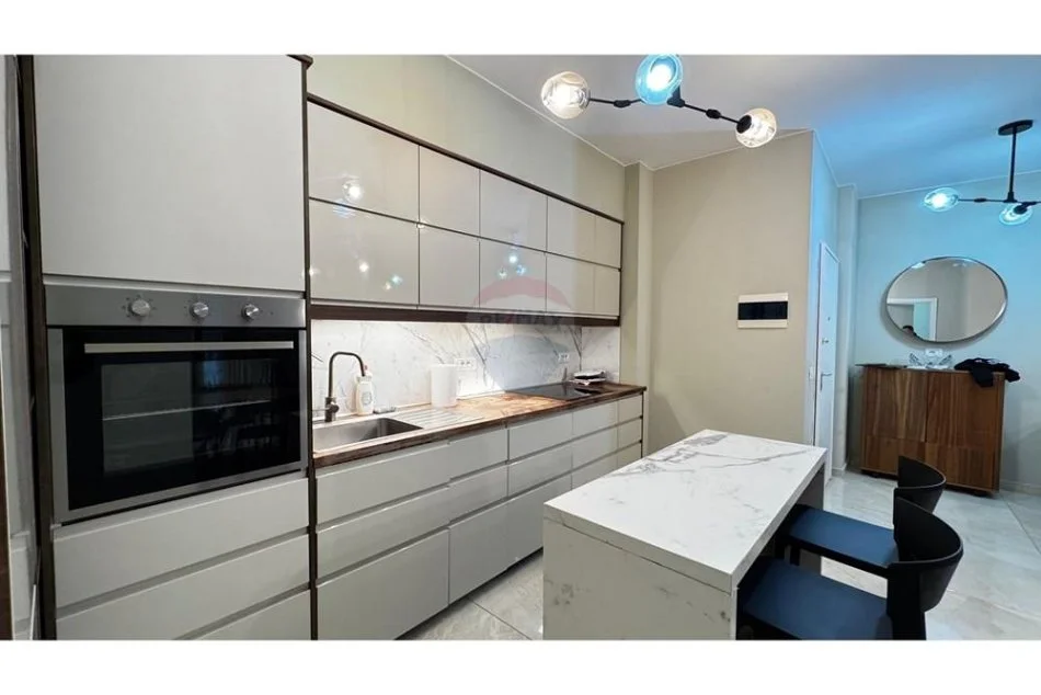 Tirane, jepet me qera apartament 2+1 Kati 5, 110 m² 850 € (Kompleksi Dinamo)