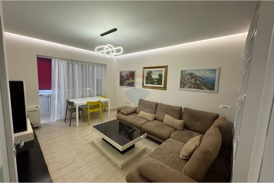 Tirane, jepet me qera apartament 2+1 Kati 4, 70 m² 650 € (Komuna e Parisit)