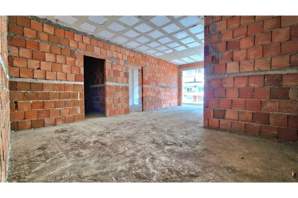 Vlore, shitet apartament 1+1+Ballkon Kati 3, 89 m² (Lungomare)