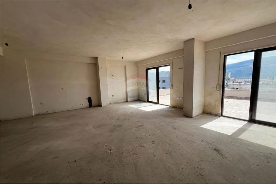 Vlore, shitet apartament+verande | Penthouse 2+1+Ballkon , 200 m² (Skele)
