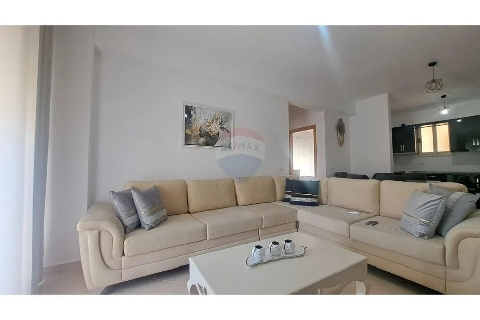 Vlore, jepet me qera apartament 2+1+Ballkon Kati 3, 115 m² 400 € (Transballkanike)