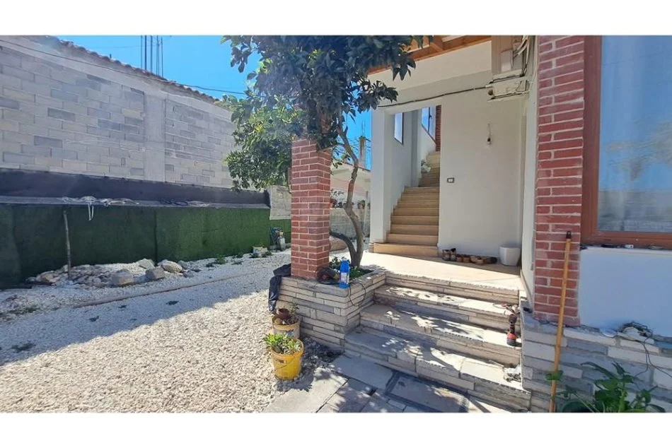 Vlore, jepet me qera Vile ne plazh 3 Katshe , 147 m² 1.200 € (Plazhi Vjeter)