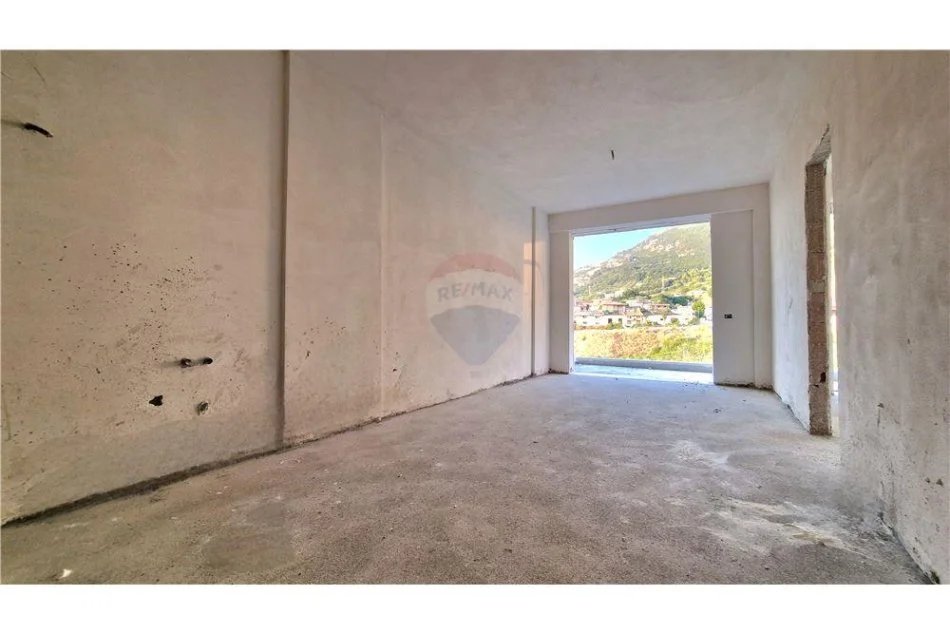 Vlore, shitet apartament 2+1+Ballkon Kati 3, 101 m² (Uje i Ftohte)