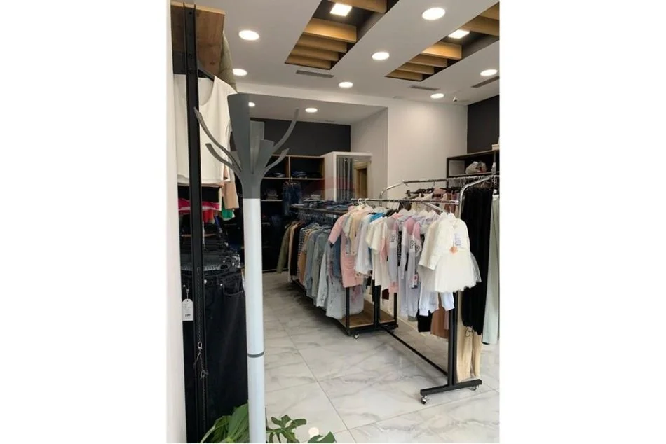 Tirane, jepet me qera dyqan Kati 0, 37 m² 500 € (Dyqan per qira, Rr. Frosina Plaku!)