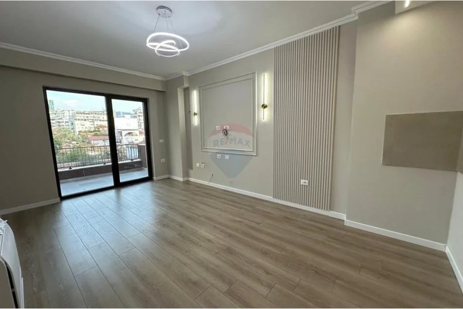 Tirane, jepet me qera zyre Kati 2, 105 m² 800 € (MYSLYM SHYRI)