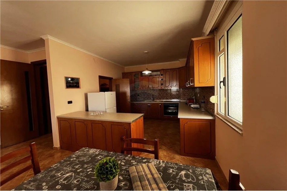 Vlore, shitet apartament 3+1+Ballkon Kati 9, 160 m² 165.000 € (Rr.Kosova)
