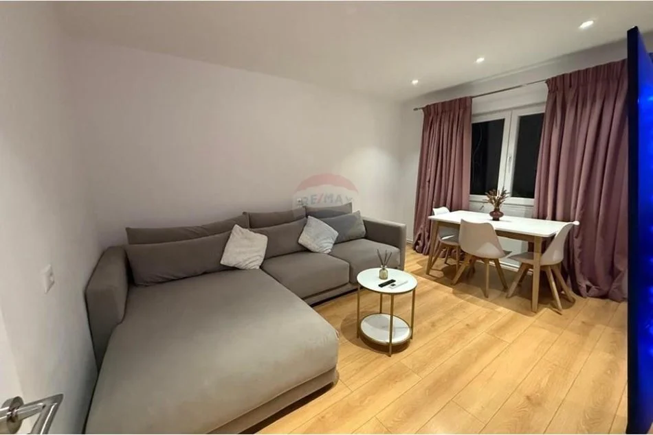 Tirane, shitet apartament 1+1 Kati 4, 55 m² 145.000 € (APARTAMENT 1+1 PER SHITJE TEK MYSLYM SHYRI!)