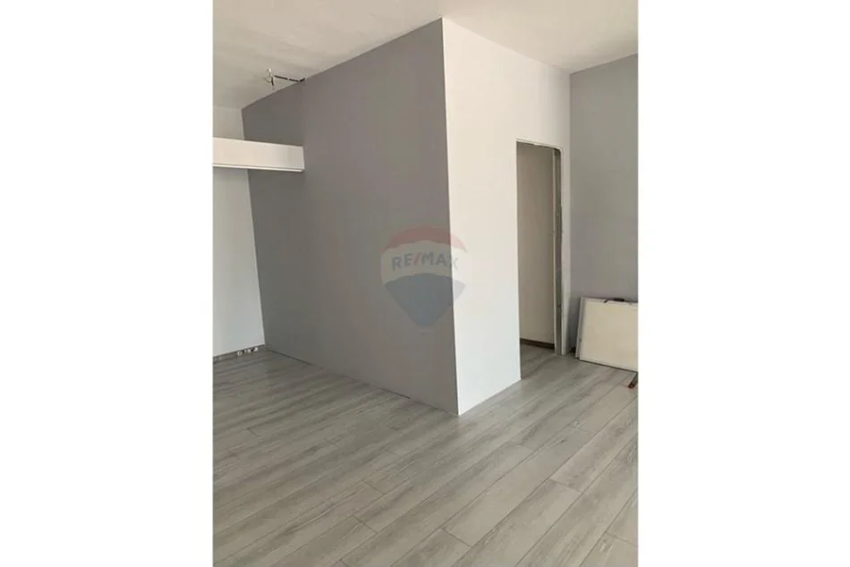 Tirane, jepet me qera dyqan Kati 0, 65 m² 400 € (DYQAN ME QIRA TEK PJETER BUDI 400 EURO!)