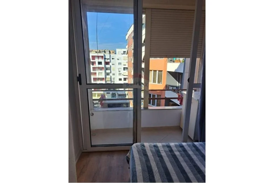 Tirane, jepet me qera 1+1 Kati 3, 50 m² 400 € (Astir)