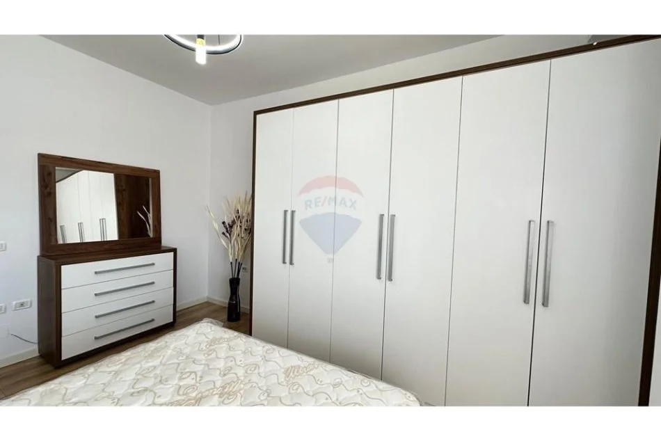 Tirane, shitet apartament 1+1 Kati 5, 95.000 € (Rr. Misto Mame)