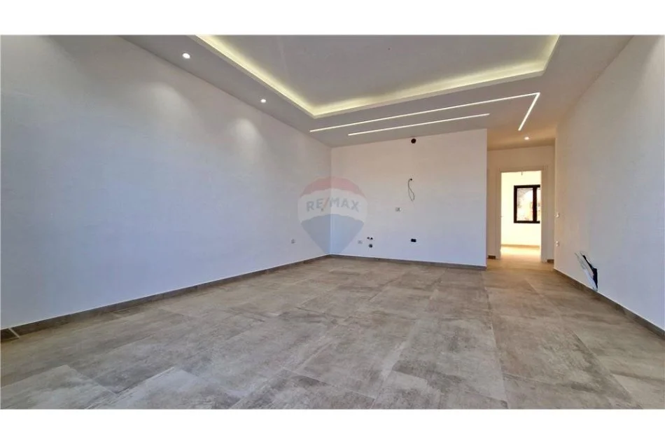 Vlore, shitet apartament 2+1+Ballkon Kati 4, 91 m² (Uje i Ftohte)