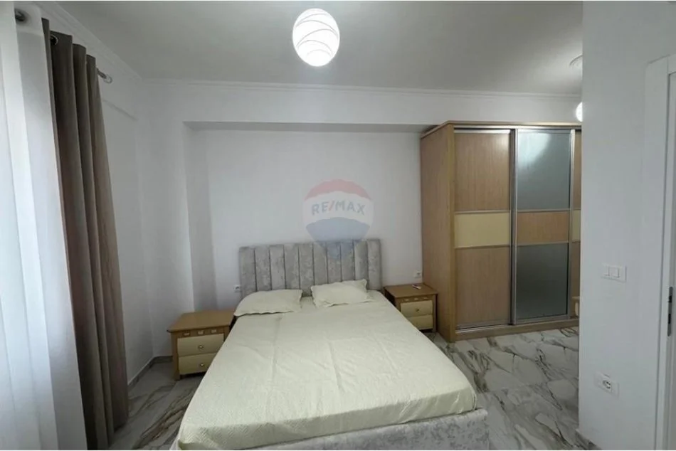 Tirane, jepet me qera apartament 2+1 Kati 6, 100 m² 700 € (fusha e aviacionit)