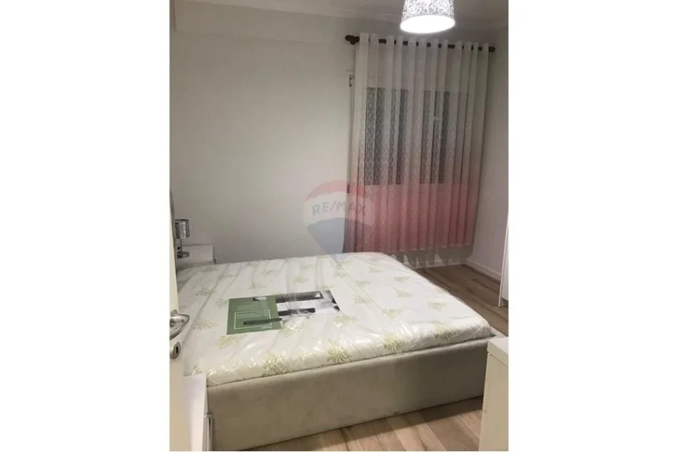 Tirane, jepet me qera apartament 1+1 Kati 4, 68 m² 700 € (komuna)