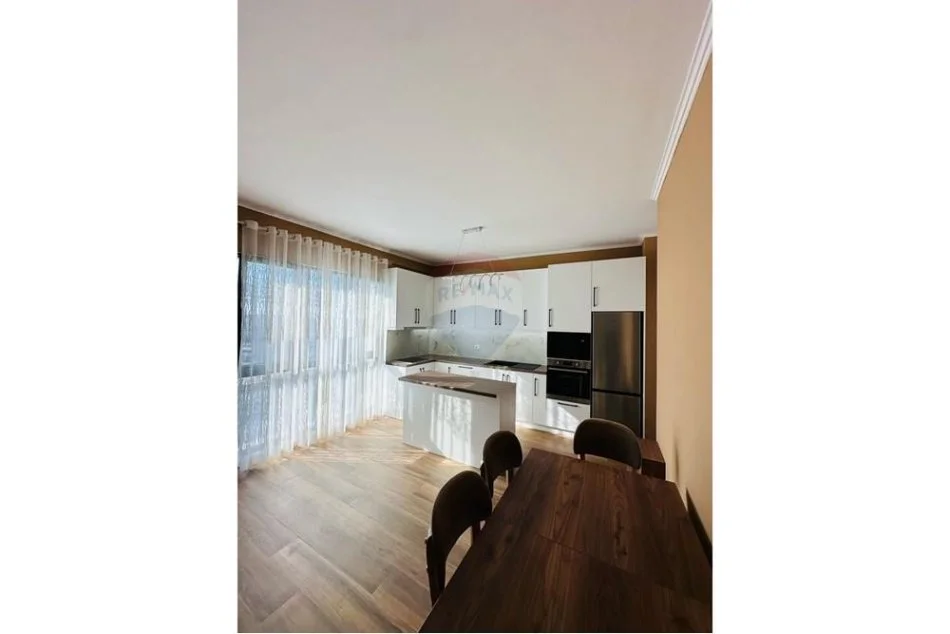 Tirane, jepet me qera 2+1 Kati 9, 110 m² 800 € (Rr. e Dibres)