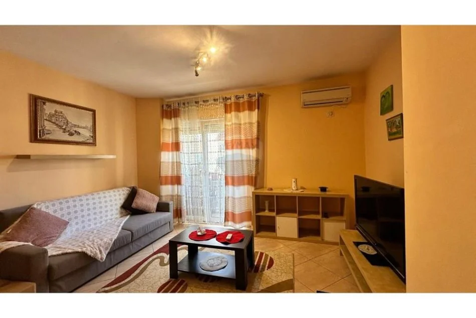 Tirane, jepet me qera 1+1 , 69 m² 580 € (Pazar i Ri)