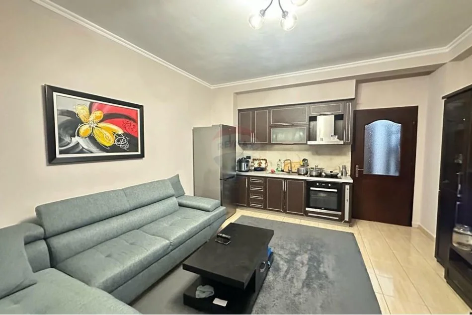 Tirane, jepet me qera apartament 1+1+Ballkon Kati 6, 75 m² 550 € 