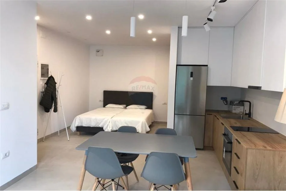 Tirane, jepet me qera apartament 1+1+Ballkon Kati 1, 55 m² 600 € 