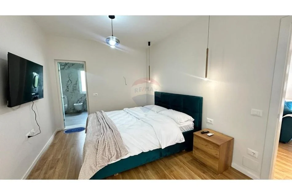 Tirane, jepet me qera apartament 1+1+Ballkon Kati 5, 70 m² 600 € (Rruga Mihal Grameno)