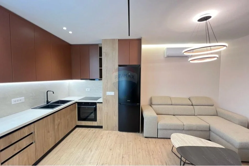 Tirane, jepet me qera apartament 1+1 Kati 4, 72 m² 700 € (21 Dhjetori)