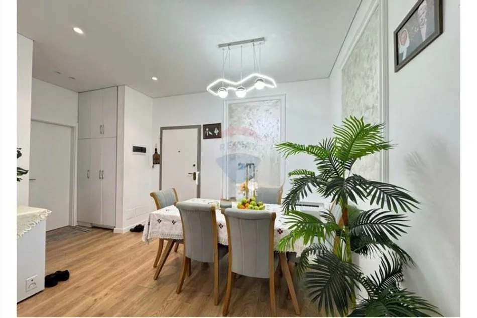 Tirane, jepet me qera apartament 1+1+Ballkon Kati 2, 75 m² 600 € (Fusha e Aviacionit)