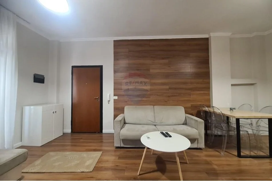 Tirane, jepet me qera apartament 1+1 Kati 4, 70 m² 650 € (bulevardi zogi i 1)