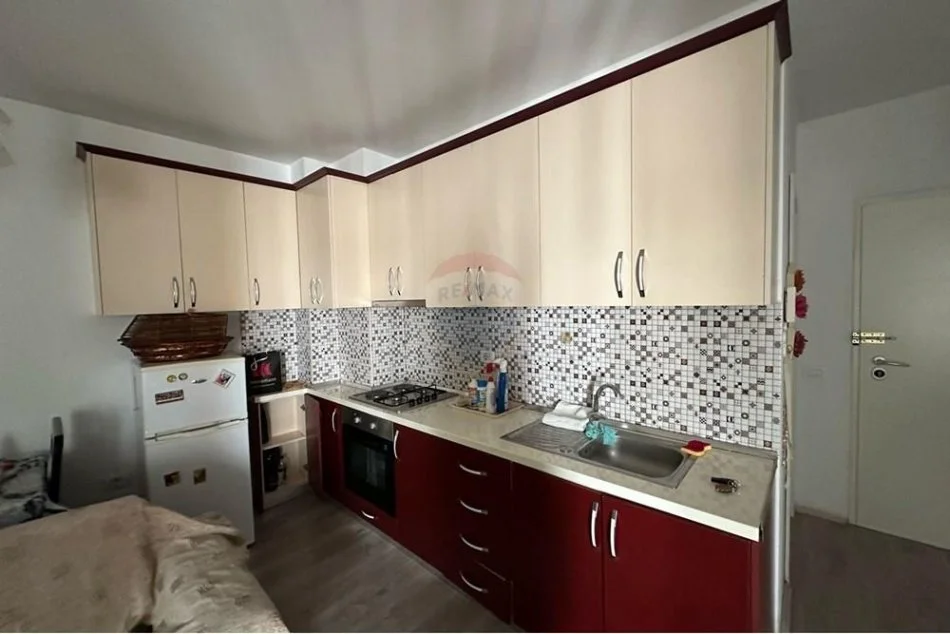 Tirane, jepet me qera apartament 1+1 Kati 4, 65 m² 450 € (21 dhjetori)