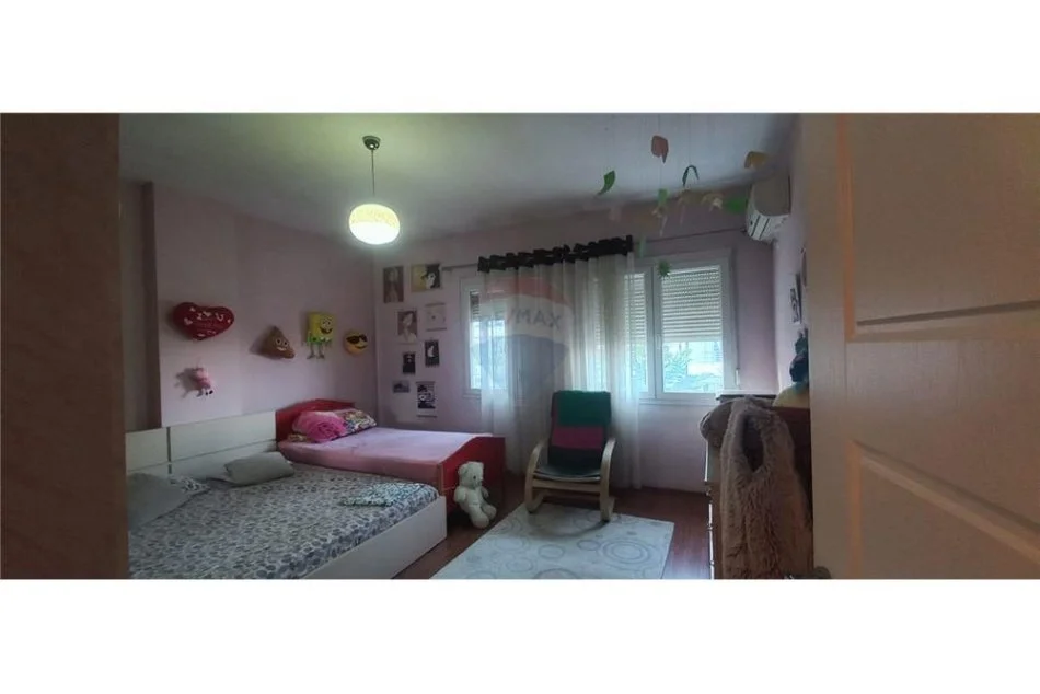 Tirane, jepet me qera apartament 2+1+Ballkon Kati 3, 115 m² 600 € (krista center)