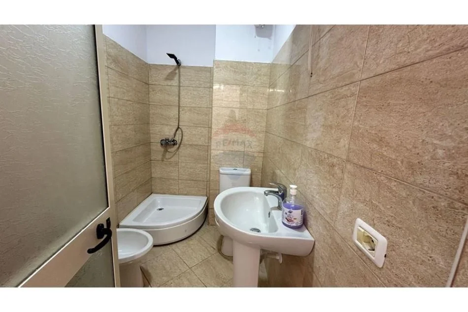 Tirane, shitet apartament 1+1 Kati 4, 65 m² 92.000 € (yzberisht)