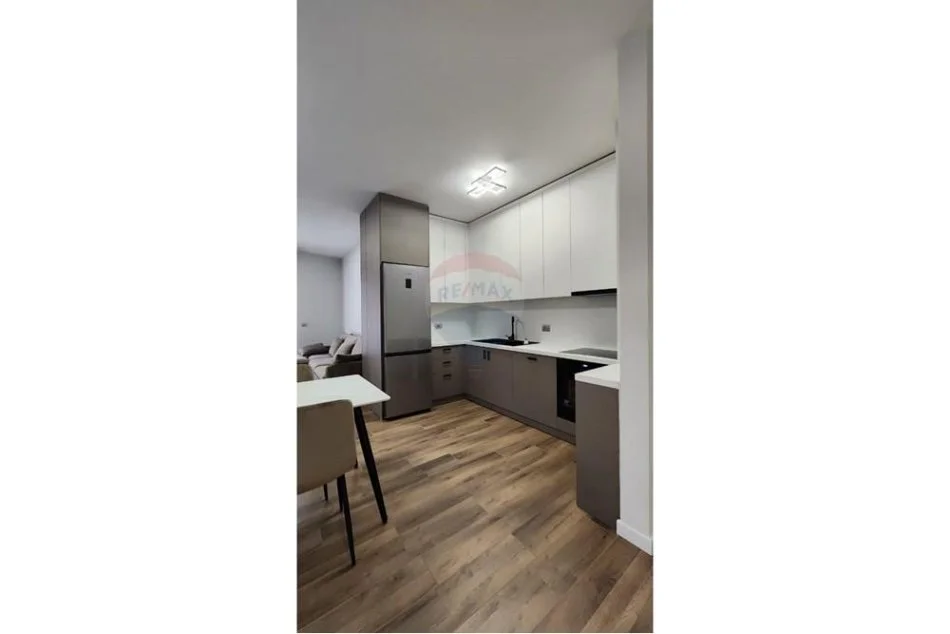 Tirane, jepet me qera apartament 2+1+Ballkon Kati 2, 101 m² 1.000 € (Rruga e Elbasanit)