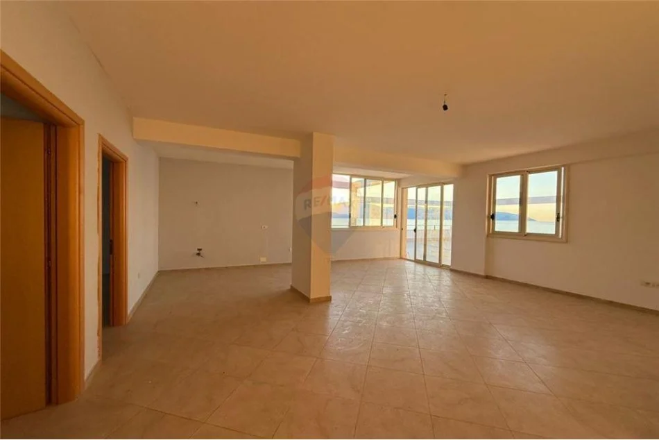 Vlore, shitet apartament+verande | Penthouse 2+1+Ballkon Kati 10, 220 m² 350.000 € (Tek Rrapi)