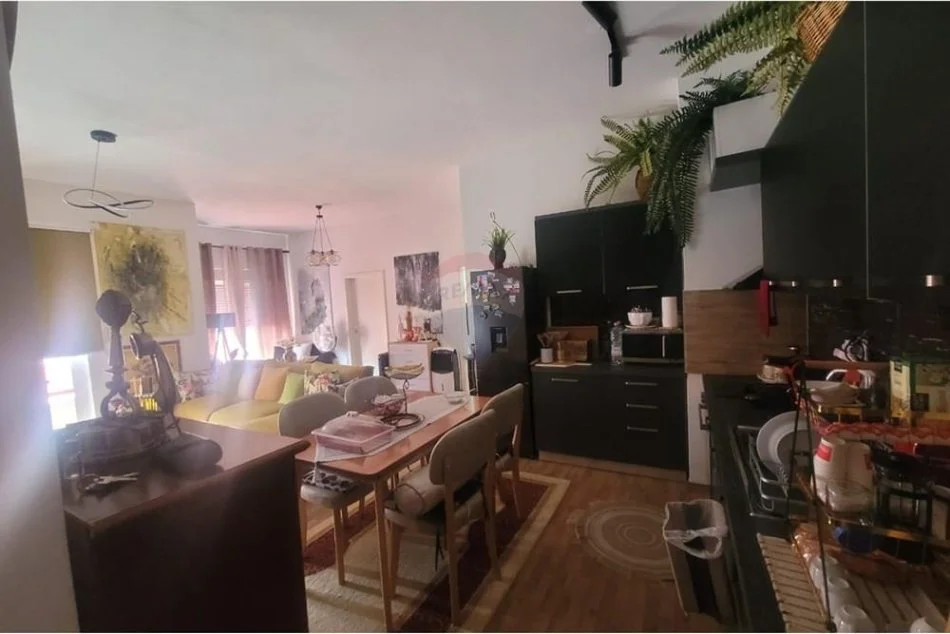 Tirane, shitet apartament 2+1 Kati 3, 80 m² 129.000 € (ali demi)