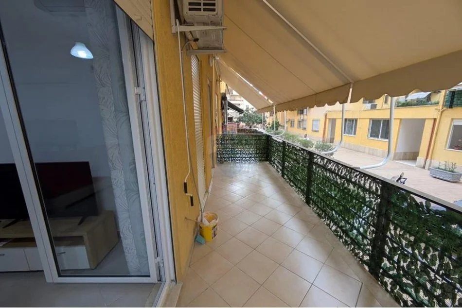 Tirane, jepet me qera apartament 1+1 Kati 2, 450 € (kodra)