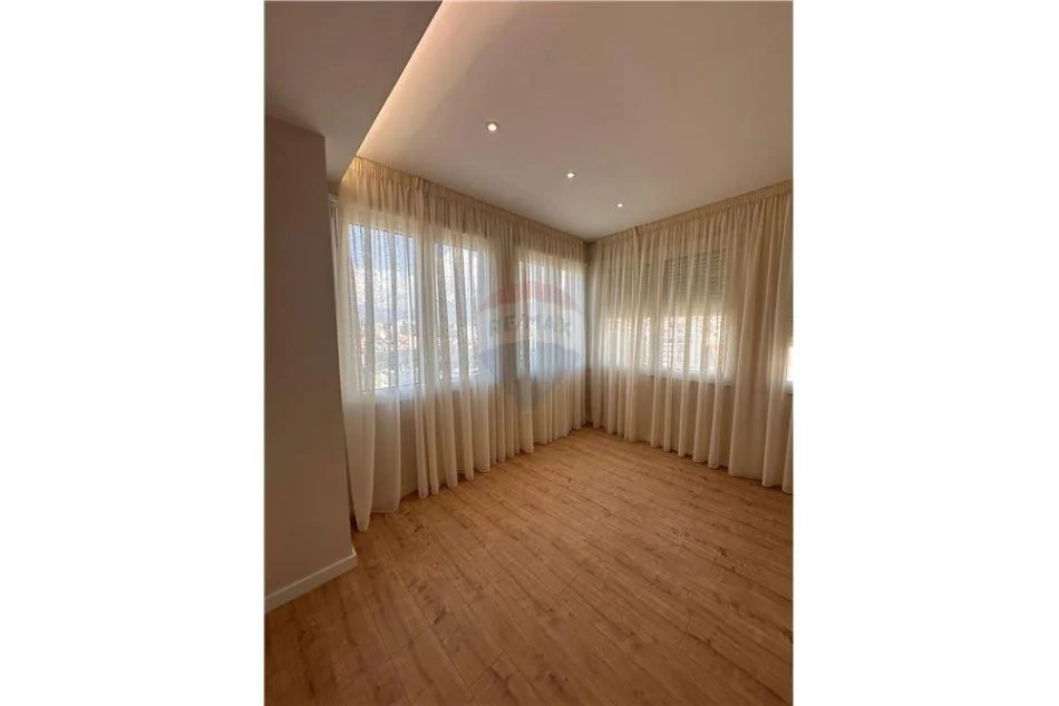 Tirane, shitet apartament 1+1 Kati 8, 58 m² 137.000 € (tregu elektrik)
