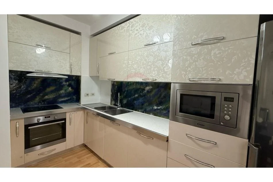 Tirane, jepet me qera apartament 2+1+Aneks+Ballkon Kati 6, 95 m² 600 € (21 dhjetori)