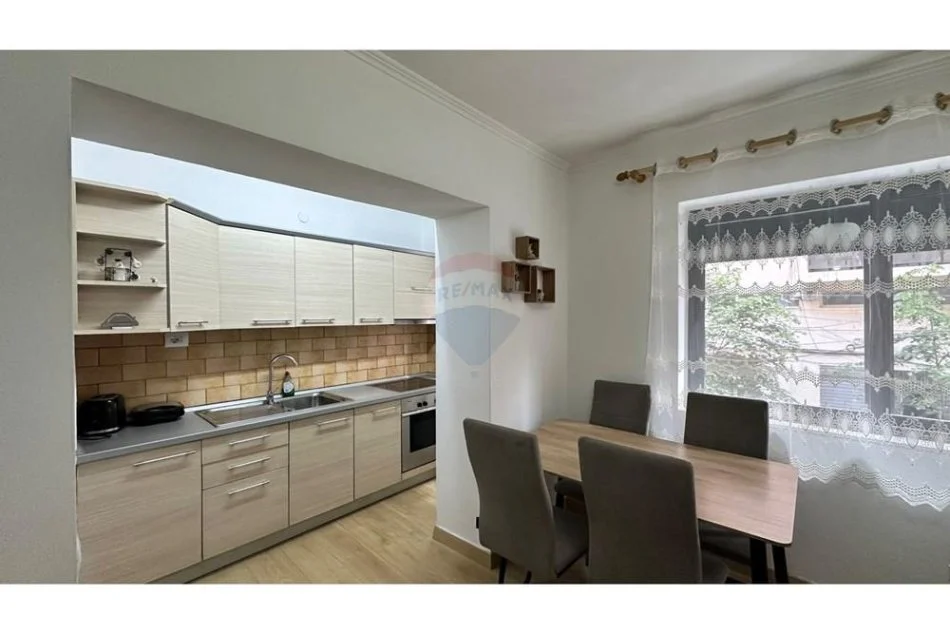 Tirane, jepet me qera apartament 1+1 Kati 2, 60 m² 600 € (Myslym Shyri)