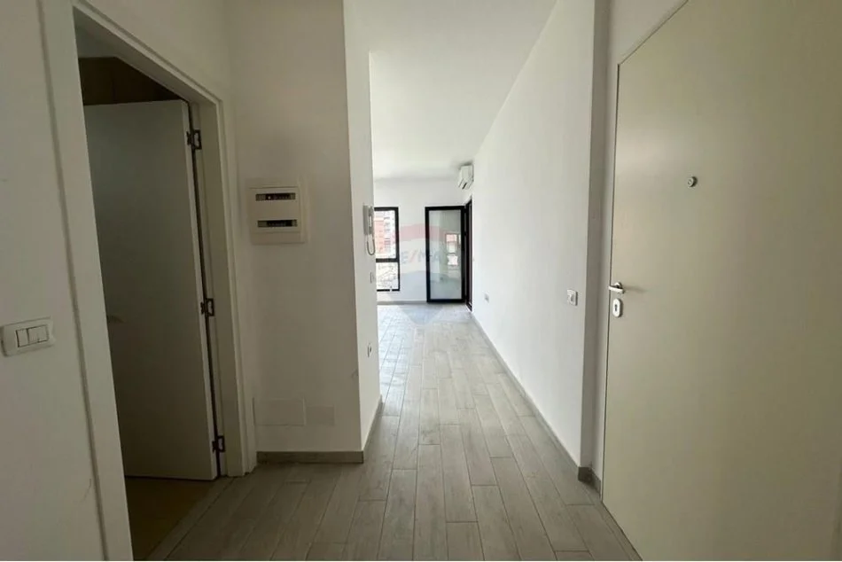 Tirane, jepet me qera ambjent biznesi , 450 € (Ish Dogana)