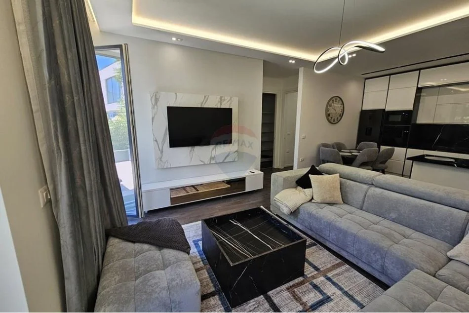 Tirane, jepet me qera apartament 2+1 Kati 1, 120 m² 2.000 € (Rezidenca FZ)