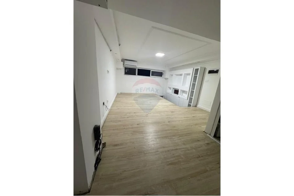 Tirane, jepet me qera dyqan , 36 m² 800 € (rrugea Vaso Pasha)