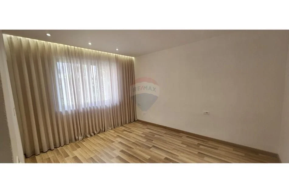 Tirane, jepet me qera apartament 3+1 Kati 2, 100 m² 600 € (xhanfize keko)