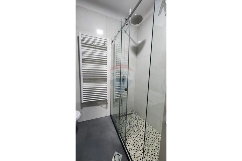 Tirane, jepet me qera apartament 1+1 , 70 m² 550 € (Rruga e Elbasanit)