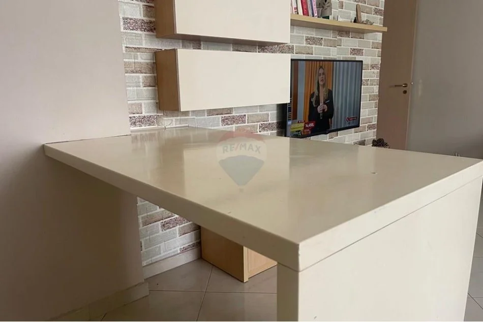 Tirane, jepet me qera apartament 1+1 , 70 m² 400 € (sotir caci)